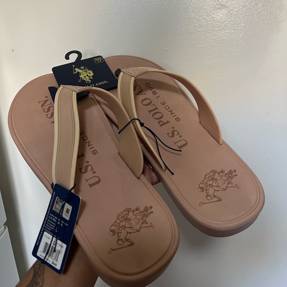 U.S. Polo Assoc. Men’s Beige Flip Flop Sandals Flip Flops Size 11 NWT